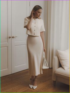 Corporate Attire Women, Elegant Outfit Classy, Textured Top, Classy Work Outfits, Stylish Work Outfits, Online Fashion Store, Modest Fashion Outfits, Looks Chic, Work Outfits Women