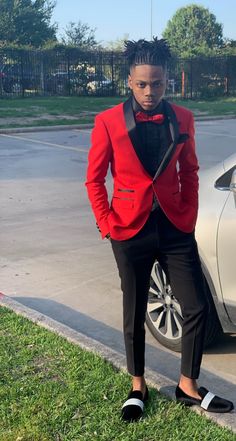 Red Hoco Suit Men, Red And Silver Suit Men, Quinceanera Tuxedos Red, Red And Black Prom Tuxedo, Red Suit For Quince, Red Homecoming Outfits For Guys, Red Suit Ideas For Men, Red Quinceanera Suits