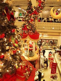 the christmas tree is decorated with red and gold ornaments