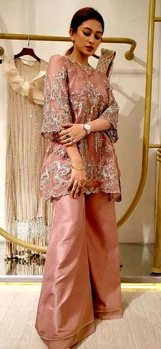 [AffiliateLink] 21 Incredible Summer Dresses For Women Pakistani 2024 Recommendations To Check Out Quickly #summerdressesforwomenpakistani2024 Jeans Casual Outfit, Casual Outfit Summer, Designer Dresses Elegant, Bridal Dresses Pakistan, Outfit Autumn, Outfit Halloween, Pakistani Dresses Casual