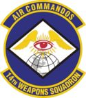 the air command emblem with an eye on it's forehead and words in spanish