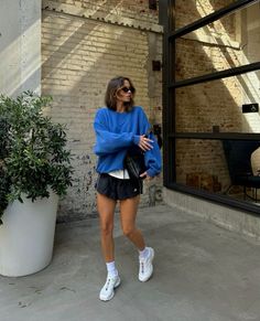 Chique Outfits, Athleisure Outfits, Sporty Outfits, Mode Inspiration, Mode Style, Fall Winter Outfits, Gym Outfit, Black Shorts, Look Fashion