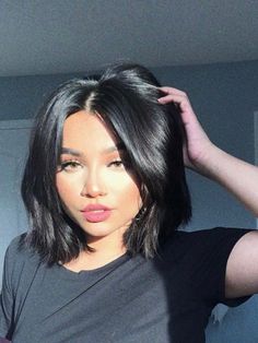 Short Dark Hair Haircuts, Short Choppy Black Hair, Short Black Hair Round Face, Chin Length Black Hair, Shirt Straight Hair, Goth Bob Haircut, Short Black Hair With Layers, Long Bob Black Hair, Black Hair Bob Haircut