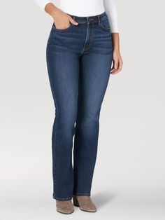 2023 List, Wrangler Women, Clothes Tips, Wardrobe Revamp, Straight Leg Jeans Outfits, Packing Clothes, Comfortable Clothes, Straight Cut Jeans, Moda Jeans