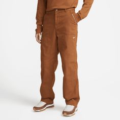 Style No. DQ5179-270 Color: Ale Brown/White Loose fit for a roomy feel. Zipper fly. Belt loops. 100% Cotton. These rough-and-ready trousers are made with reinforced front panels and heavyweight canvas out of respect for the uniform of yesteryear's workforce. Woven cotton canvas and reinforced front panels add structure and durability. 6-pocket layout gives you a place to stash all your things. Nike Life Men's Double Panel Pants. Thick Pants, Nike Sportswear Mens, Nike Brown, Canvas Pants, Pants Nike, Chino Pants Men, Nike Models, Golf Pants, Khaki Chinos