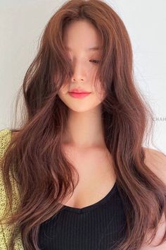 Long Curtain Bangs Long Hair Straight, Korean Curtain Bangs Long Hair, Haircuts For Asian Women, Korean Hair Trends, Korean Curtain Bangs, Curtain Bangs Style, Trendy Curtain Bangs, Straight Red Hair, Bangs Style