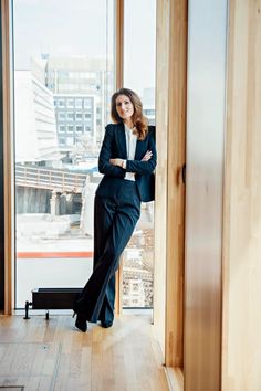 Lawyer Photography, Lawyer Photoshoot, Lawyer Lifestyle, Woman Lawyer, Professional Poses, Lawyer Outfits Women, Andro Style, Lawyer Dress, Business Shoot