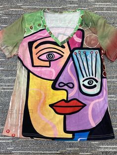 Peilia - Contemporary Abstract Figure Print V Neck T-Shirt, Versatile Short Sleeve Casual Tee for Spring & Summer, Womens Fashion Apparel Casual Multicolor Print V-neck T-shirt, Multicolor Cartoon Print T-shirt For Spring, Green V-neck T-shirt With Graphic Print, Trendy Multicolor Top With Sublimation Print, Multicolor Graphic Print V-neck T-shirt, Multicolor V-neck Graphic Print T-shirt, Multicolor V-neck T-shirt With Graphic Print, Casual Multicolor Cartoon Print Tops, Spring Beach Tops With Cartoon Print