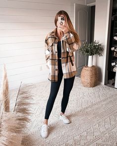 ✨ 2023 Women Fall Fashion, Cute Fall Outfits Shacket, Outfit With Flannel Jacket, Flannel Shirt Leggings Outfit Women, Casual Meeting Outfit Fall, Flanal Outfits Winter, Shacket Outfit Women Casual, Fall Flannel Outfits Casual Leggings, Flannel Outfits Women Fall