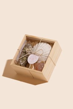 Self-care, sometimes also called self-love is anything and everything we do to take care of our emotional and physical well-being. Put your energy and your wellbeing first. Spirituality is different for everyone. Each wooden box kit includes a floral White Sage bundle, glass jar of strike matches, scallop shell for burning, pink Himalayan Salt ball, perfect used hot or cold to relieve any bodily stress or tension and an information/directional card insert. Wellness Kit, Wellness Workshop, Wedding Pets, Scallop Shell, Scallop Shells, Bachelorette Gifts, Sustainable Gifts, White Sage, Beauty Sale