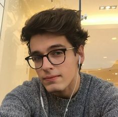 Glasses For Oval Faces, Blake Steven, Bangs And Glasses, Eboy Aesthetic, Brown Hair Green Eyes, Glasses Ideas, Glasses Trends, Boys Glasses