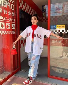 Baseball Fits, Chica Hip Hop, Bling Accessories, Streetwear Girl, Outfit 2022, Urban Fashion Trends, Board Inspiration, Prom Ideas, Hip Hop Style