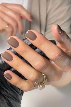 Fall Nail Ideas Natural Nails, Short Nails Gel Polish Classy, Matte Autumn Nails Short, Short Nails Ideas For Fall, Nude Fall Nails Short, Short Neutral Fall Nails, Short Classic Acrylic Nails, Fall Nude Nails 2024, Transitional Nail Color Summer To Fall