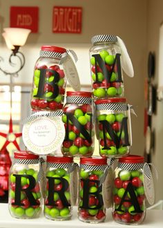 there are many jars that have apples in them and the letters rra on them