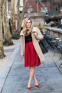 Get your holiday outfits using this guide for the best tips for online shopping for your outfits! From shoes, to dresses, and jewelry - get your holiday styled now! Fall Nyc, Holiday Clothes, Where To Shop