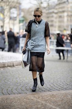 PFW STREET STYLE DAY 8 Pfw Street Style, Work Outfit Office, Paris Fashion Week Street Style, Style Looks, Cool Street Fashion, Street Style Looks, Girls Fashion, Street Styles