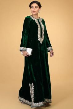 Shop for Talking Threads Green Silk Velvet Kaftan for Women Online at Aza Fashions Emerald Green Suit, Green Suit Women, Velvet Kaftan, Full Sleeve T Shirt, Velvet Saree, Embroidered Kaftan, Velvet Dress Designs, Long Kaftan, Power Dressing