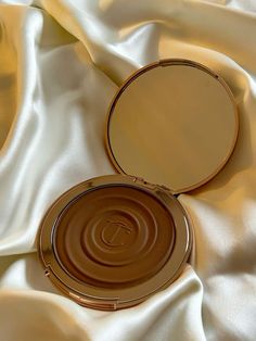 Charlotte Tilbury Cream Bronzer, Wishlist Expensive, 2000s Bombshell, Bronzer Aesthetic, Charlotte Tilbury Aesthetic, Bronzer Products, Bronzer Charlotte Tilbury, Edinburgh Shopping, Charlotte Tilbury Bronzer