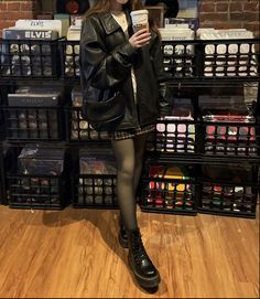 Dr Martens Platform Outfit, Chelsea Boots Outfit Fall, Platform Dr Martens Outfit, Platform Docs Outfit, Dr Martens Chelsea Boots Outfit, Coffee Autumn Aesthetic, New Money Style, Jadon Outfit, Chelsea Boots Outfit Women