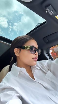 Sunglasses Aesthetic, White Glasses, Rich Women Lifestyle, Kylie Jenner Look, Selfie Aesthetic, Glasses Fashion Women, Luxury Lifestyle Fashion, Rich Girl Lifestyle