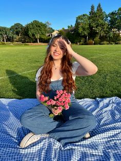 Cute Outfits For Picnic, Outfits For A Picnic, Picnic Looks For Women, Outdoor Casual Photoshoot Ideas, Summer Photography Ideas Photo Shoots, Picnic Day Outfit Casual, Cute Picnic Outfits Summer, Outfit Piknik, Piknik Outfit