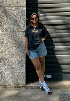 #shortinspo#shorts#newbalanceshoesoutfit Curvy Streetwear Outfits, Midsize Jean Shorts Outfit, Modest Shorts Outfits, Casual Summer Outfits Midsize, Curvy Casual Outfits, Outfits Gorditas, Neat Casual Outfits, Classy Summer Outfits, Everyday Casual Outfits