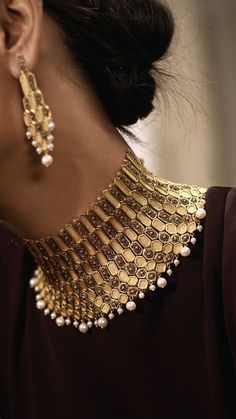 Gold Necklace Designs, Gold Necklaces, Dream Jewelry, Jewelry Inspo, Gold Jewelry Fashion, Indian Jewellery, Bling Bling, Necklace Designs, Indian Jewelry