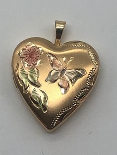 Heart Locket Necklace Aesthetic, Vintage Locket Necklace, Rose Gold Locket, Heart Shaped Locket, Locket Necklace Vintage, Bridal Design, Vintage Locket, Gold Heart Locket, Heart Locket Necklace