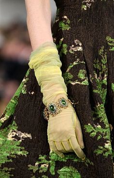 Yellow Gloves, Elegant Gloves, Evening Gloves, Gloves Fashion, John Galliano, Kim Jisoo, New York Fashion Week