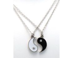 Nuevo Ying Y Yang Yin mejores amigos Strass 2 Collar Colgante | Joyería y relojes, Joyas de moda, Collares y dijes | eBay! Diamond Infinity Necklace, Ying And Yang, Friends Necklace, Bff Jewelry, Horseshoe Pendant, Dainty Diamond Necklace, Horseshoe Necklace, Bff Necklaces, Friend Jewelry