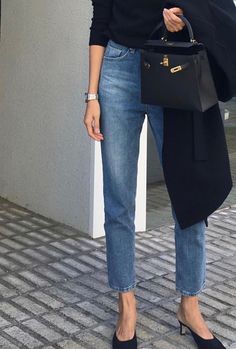 Hermes Birkin Outfit, Look Jean, Heels Outfits, Moda Chic, Bootcut Jean, Outfit Jeans, Minimalist Chic, Mode Casual