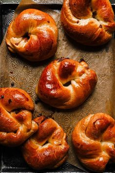 freshly baked hot cross buns on a baking sheet