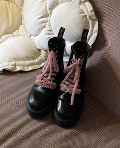 Mode Shoes, Ruffled Socks, Clothing Details, Jewelry Outfit, Mode Inspo, Work Looks, Only Fashion, Cute Shoes, Clothing Patterns