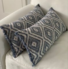 Navy and white textured fabric with an almost denim look. Self-fringe on the ends. Geometric Pillow Covers, Farmhouse Decorating, Cozy Pillow, Linen Pillow Covers, Modern Farmhouse Decor