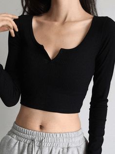 Stile: Strada

Colore: nero, viola, bianco

Contenuto del tessuto: misto cotone

Tipo di vestibilità: vestibilità slim

Scollo: scollo a V

Lunghezza manica: manica lunga Long Sleeve Crop Top Outfits, Crop Top Styles, Mom Clothes, Black Long Sleeve Crop Top, Bodycon Floral Dress, Crop Top Outfits, Cropped Tops, Knit Long Sleeve, Crop Top Blouse