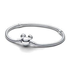 Style your Disney x Pandora charm collection on the Disney Mickey Mouse Clasp Moments Snake Chain Bracelet. This sterling silver snake chain bracelet features a clasp inspired by the iconic Mickey Mouse head silhouette. Press Mickey's ears in opposite directions to easily open and close the clasp. The bracelet has two threaders (raised charm dividers) and can hold 16-18 charms or dangle charms. The perfect way to showcase your Disney favourites. Pandora Mickey Mouse, Charms Disney, Disney Charm Bracelet, Head Silhouette, Disney Bracelet, Mickey Mouse Head, Pandora Disney, Bracelet Pandora, Charm Collection