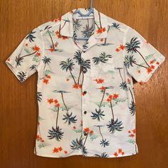 New Without Tag Old Navy Palm Tree Button-Up Size: Small 6-7 White Shirt With Button Closure For Summer, White Summer Shirt With Buttons, White Button Shirt For Summer, White Printed Button-up Tops, White Button-closure Shirt For Vacation, White Shirt With Button Closure For Vacation, White Button-up Camp Shirt, White Casual Button-up Camp Shirt, White Button-up Casual Camp Shirt