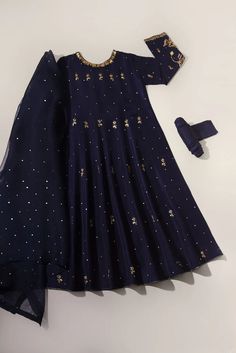 Blue Frock, Embroidery Fashion Detail, Beautiful Pakistani Dresses, Designer Evening Gowns, Afghan Dresses, Sleeves Designs For Dresses, Embroidery Suits Design, Boutique Dress Designs, Organza Dupatta