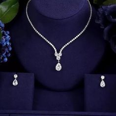 The Maria Jewelry Set Is A Pretty Bridal Jewelry Set With A Crystal Water Drop Extender And Matching Earring. Necklace Length: 18 Inches (42 Cm + 3 Cm Extender) Earring Length: 0.8 Inches (2 Cm) Available In Silver, Other Colors Deliver In A Week. #Bridaljewelry #Bridalearrings, #Czearrings #Silverjewelry #Earrings Wedding Jewelry For Bride, Bridal Necklace Set, Silver Wedding Jewelry, Diamond Jewelry Necklace, Diamond Jewelry Designs, Bridesmaid Jewelry Sets, Bride Jewellery, Design Luxury, Wedding Jewelry Sets