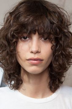 Image result for curly fringe Mica Arganaraz Hair, Mica Arganaraz Haircut, Antonina Petkovic, Curly Hair Model, Short Curly Haircuts, Haircuts For Curly Hair, Curly Hair With Bangs, Curly Hair Cuts