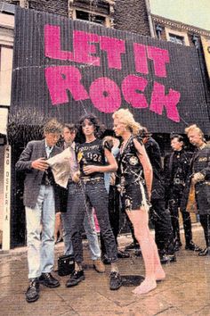 Vivienne Westwood and friends outside Let it Rock, 1973. Vivienne Westwood Punk, Teddy Boys