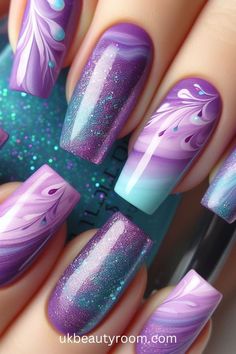 Purple nails are all the rage lately, as they exude elegance and versatility. From soft lavender hues to bold plum tones, purple nail... Nail Art Lavender Purple, Electric Purple Nails, Pink Sparkly Nails, Nail Design Tutorial, Purple Nail Art Designs, Purple Aesthetics, Nail Artwork, Plum Nails, Purple Nail Art