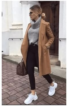 Powerful Fashion, Classy Winter Outfits, Trendy Outfits Winter, Fashion Crochet, Trendy Winter, Camel Coat, 2019 Fashion, Coat Outfits, Looks Chic