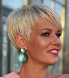 Short Hairstyle Women Asymmetrical Bob, Feminine Pixie Haircut Thick Hair, Feminine Pixie Haircut Fine Hair, Feminine Short Haircuts, Pixie Haircut Fine Hair, Chic Short Hair, Short Hair Pixie Cuts