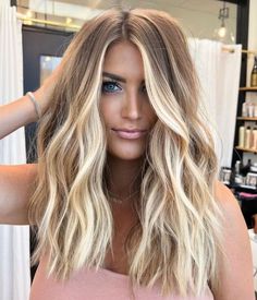 Oval Face Long Blonde Haircut Messy Wavy Hair, Honey Blonde Hair Color, Textured Haircut, Honey Brown Hair, Oval Face Haircuts, Ombre Hair Blonde, Oval Face Hairstyles, Honey Blonde Hair