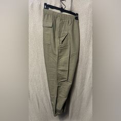 Brand New Lightweight Linen Cargo Green Joggers From Gap With Elastic Waist And Tie Casual Gap Cargo Pants With Side Pockets, Casual Gap Cargo Pants, Casual Linen Pants By Gap, Gap Linen Bottoms With Pockets, Gap Utility Bottoms With Side Pockets, Gap Spring Cargo Pants With Pockets, Gap Green Relaxed Fit Bottoms, Green Relaxed Fit Gap Bottoms, Gap Bottoms With Side Pockets For Spring