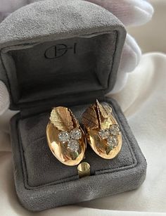 Vintage oval clip-on earrings with crystal-clear rhinestones and golden leaves. Beautiful "nature" motif, perfect condition. All jewelry is cleaned, disinfected and polished prior to listing. Please view & enlarge photographs to closely inspect fine details and to determine the amount of patina and/or wear. Most older pieces by nature normally have some degree of both and, unless severe, aren't considered damaged and not mentioned. Individuals do have varying levels of desire and tolerance for " Luxury Clip-on Oval Cabochon Earrings, Nature Motifs, Golden Leaves, Clear Rhinestones, Vintage Charms, Clear Crystal, Oval Shape, Crystal Rhinestone, Clip On Earrings