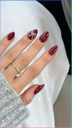 Christmas, Christmas nails, winter nails, holiday nails, christmas nail inspo, winter nail inspo, holiday nail inspo, red nails, bow nails, nail inspo Kutek Disney, Wine Nails, Cherry Nails, October Nails, Nagel Tips, Christmas Nails Easy, Smink Inspiration, Casual Nails, Makijaż Smokey Eye