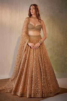 Gold can can attached lehenga with embroidered sequin floral vine motifs. Comes with padded textured blouse and dupatta. - Aza Fashions Lehenga Simple, Golden Lehenga, Engagement Lehenga, Gold Organza, Gold Lehenga, Sangeet Outfit, Textured Blouse, Pengantin India, Simple Lehenga