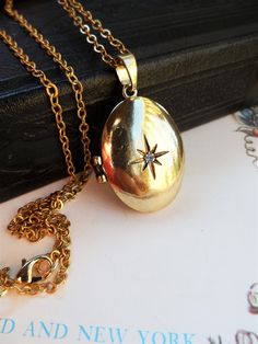 Locket Necklace Vintage, Gold Sunburst, Diamond Bar Necklace, Moon Phases Necklace, Oval Locket, Vintage Lockets, Glass Pendant Necklace, Star Design